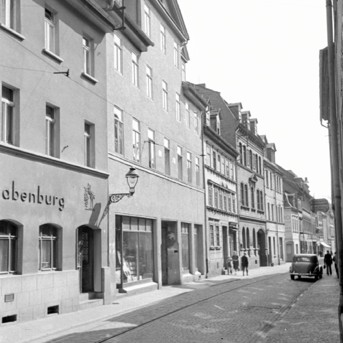 Fekete-fehér kép a ZEISS első műhelyéről Jena városában. 