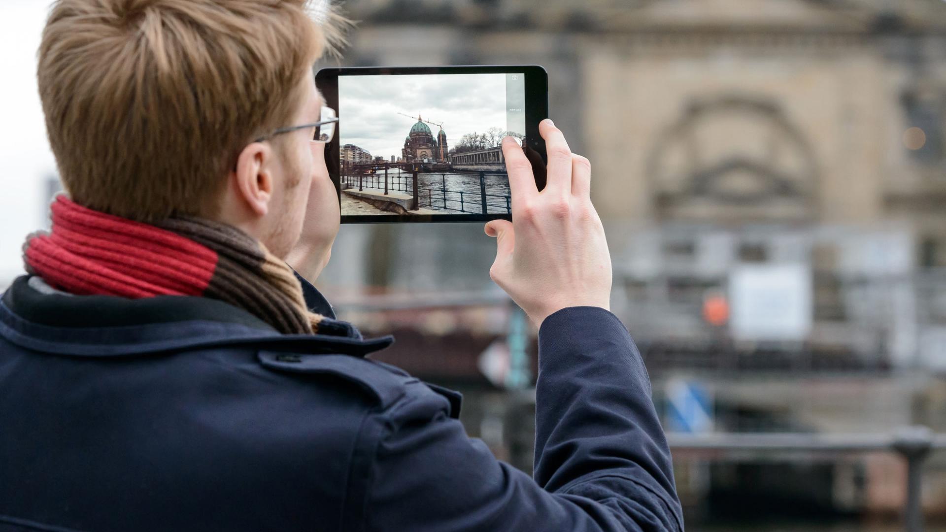 Nézze meg, hogyan változtatnak a digitális készülékek látásunkon, és milyen kihívást jelentenek szemünknek!